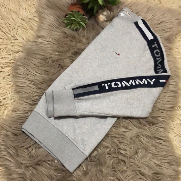 Tommy Hilfiger Crewneck Sweatshirt-Sz S-Gray with Spell-Out Sleeves-EUC - Picture 2 of 13